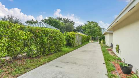 14010 Veronica Court, Wellington FL - photo 10 of 28