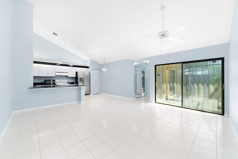 3 bedroom Townhouse at 1139 Summit Trail Circle #A, Summit Pines Unit 3, West Palm Beach — photo 3