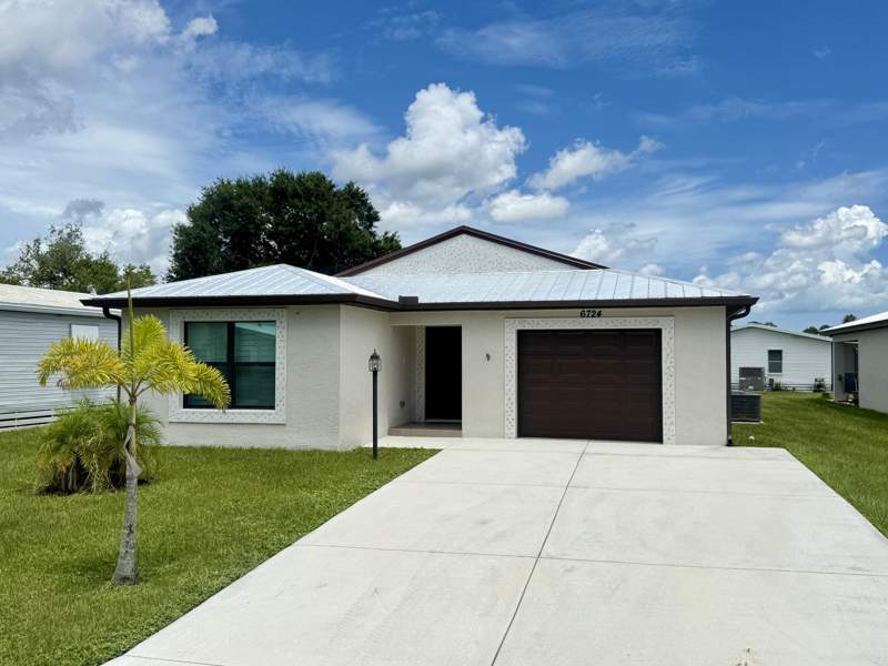 3 bedroom Single Family Residence at 6724 Lila Court, Spanish Lakes Fairways Leasehold Estates, Fort Pierce — photo 2