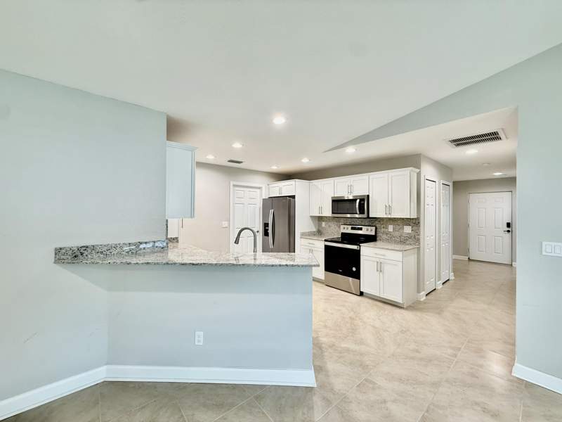 3 bedroom Single Family Residence at 6724 Lila Court, Spanish Lakes Fairways Leasehold Estates, Fort Pierce — photo 4
