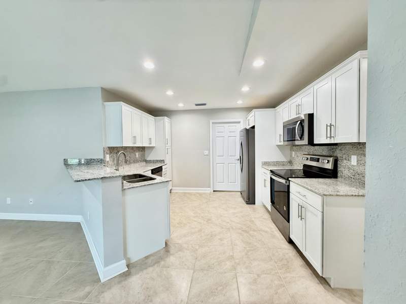3 bedroom Single Family Residence at 6724 Lila Court, Spanish Lakes Fairways Leasehold Estates, Fort Pierce — photo 5