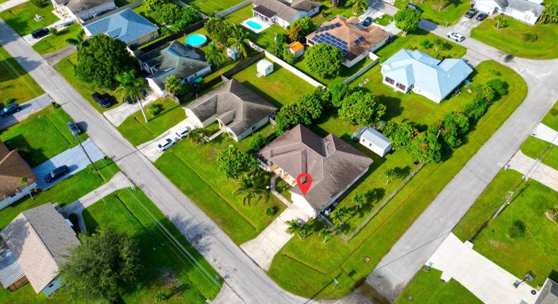 4 bedroom Single Family Residence at 1518 SW Hutchins Street, Port St Lucie Section 4, Port St. Lucie — photo 2