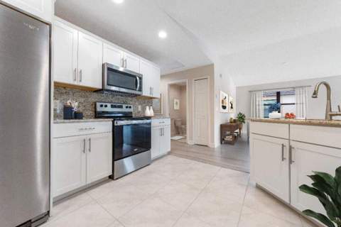 31 Florida Way, Port St. Lucie FL - photo 6 of 11