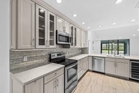 23 Eastgate Drive #B, Boynton Beach FL - photo 9 of 57