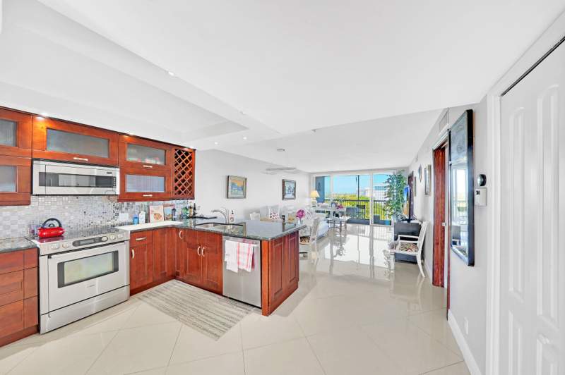 2 bedroom Condominium at 2940 N Course Drive #811, Palm Aire Country Club, Pompano Beach — photo 2