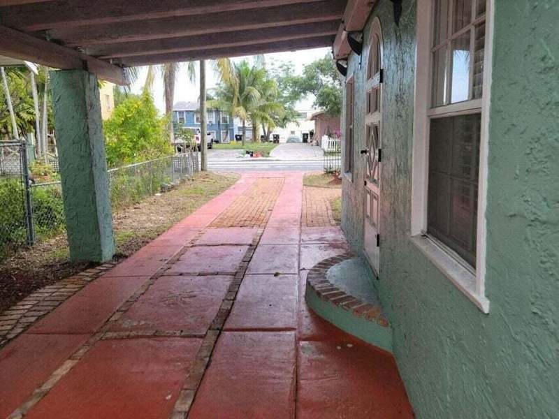 3 bedroom Single Family Residence at 121 S B Street, Town Of Lake Worth, Lake Worth Beach — photo 4