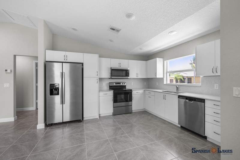 1 bedroom Single Family Residence at 4 Rio De Palmas, Spanish Lakes Country Club Village, Fort Pierce — photo 4