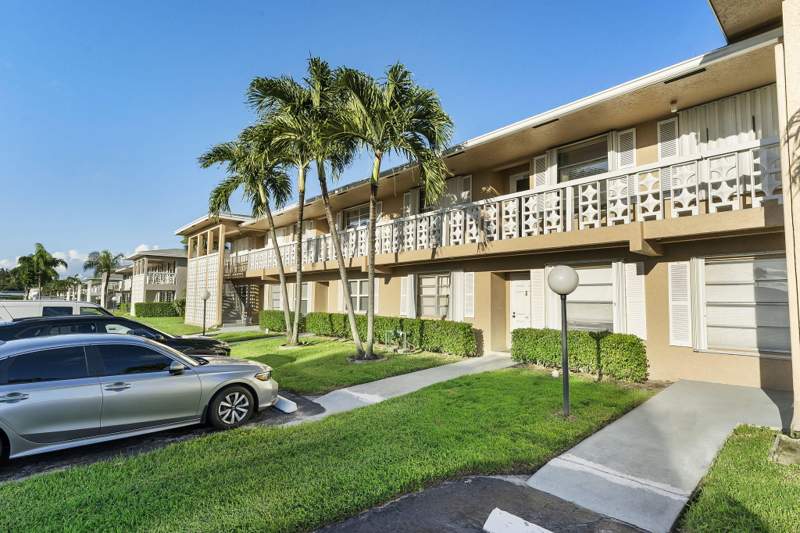 2 bedroom Condominium at 1050 Citrus #202, Pines of Delray, Delray Beach — photo 2