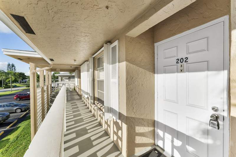 2 bedroom Condominium at 1050 Citrus #202, Pines of Delray, Delray Beach — photo 3