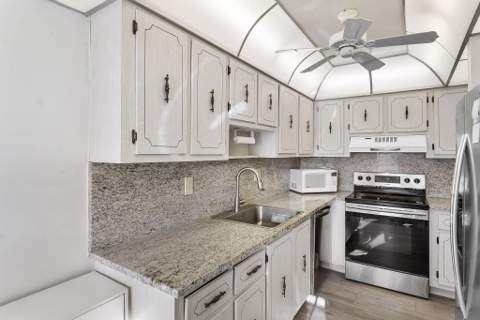1050 Citrus #202, Delray Beach FL - photo 7 of 26