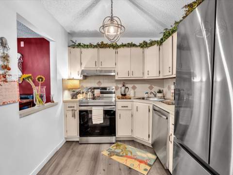 342 Pine Ridge Circle #D-2, Greenacres FL - photo 24 of 47