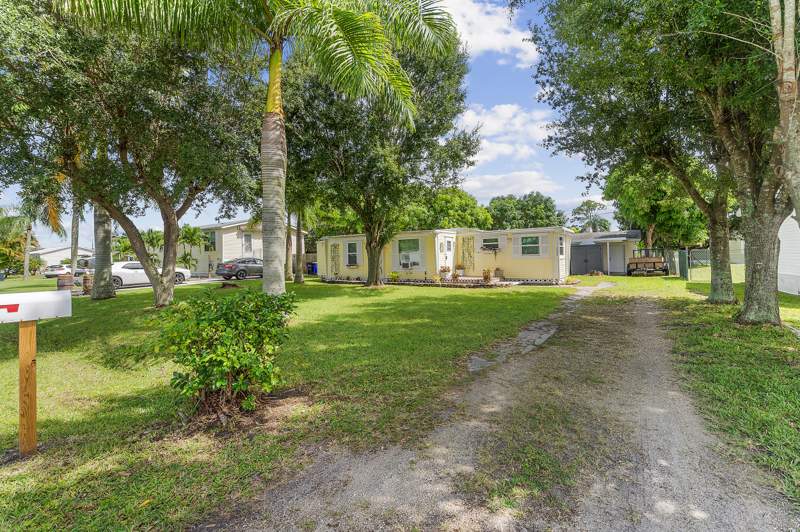 2 bedroom Mobile Home at 2886 SE La Palma Terrace, Mobile Home Gardens, Stuart — photo 4