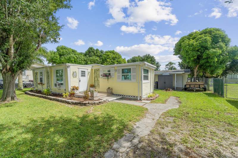 2 bedroom Mobile Home at 2886 SE La Palma Terrace, Mobile Home Gardens, Stuart — photo 5