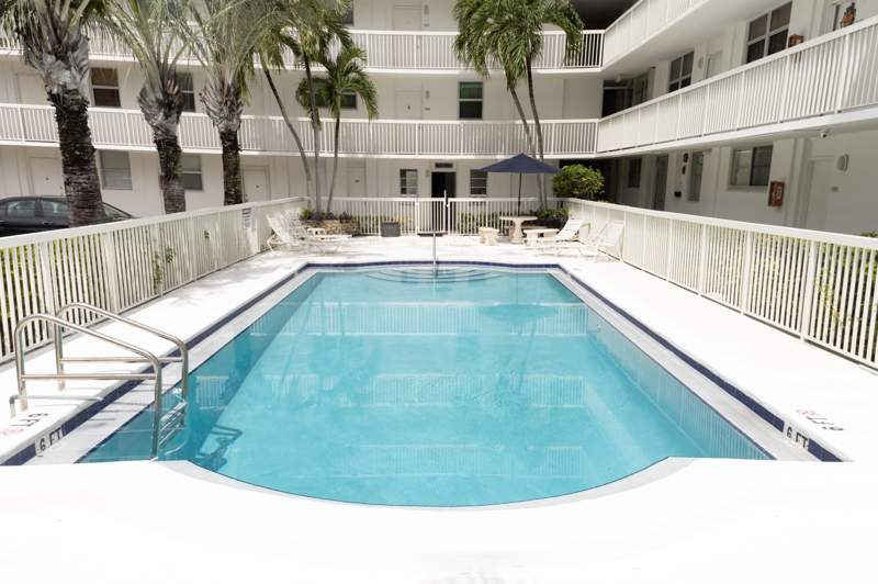 2 bedroom Condominium at 917 N Flagler Drive #409, Yacht Club Towers Condo, West Palm Beach — photo 4