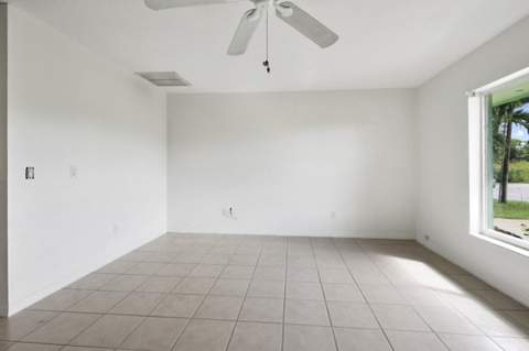 431 NE Julia Court, Jensen Beach FL - photo 18 of 36