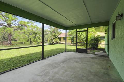 431 NE Julia Court, Jensen Beach FL - photo 12 of 36