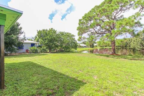 431 NE Julia Court, Jensen Beach FL - photo 7 of 36