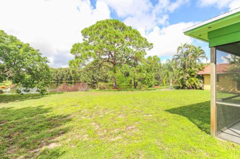 431 NE Julia Court, Jensen Beach FL - photo 6 of 36