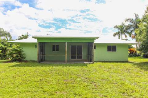 431 NE Julia Court, Jensen Beach FL - photo 10 of 36