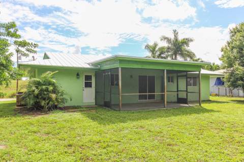 431 NE Julia Court, Jensen Beach FL - photo 11 of 36