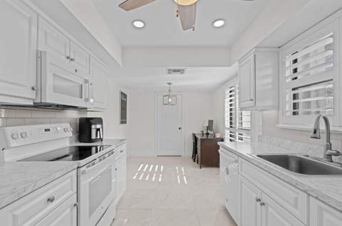 702 Wingfoot Drive #D, Jupiter FL - photo 8 of 39