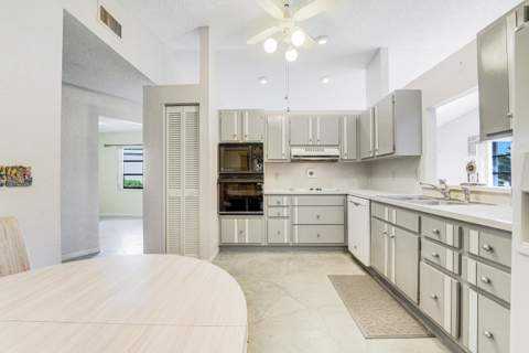8421 Bonita Isle Drive, Lake Worth FL - photo 8 of 39