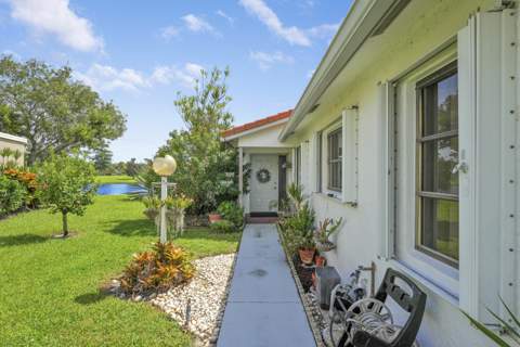 8421 Bonita Isle Drive, Lake Worth FL - photo 23 of 39