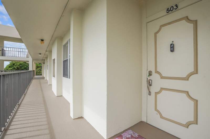 2 bedroom Condominium at 3959 Via Poinciana #503, Poinciana Place Condo 1,2,8 And 9, Lake Worth — photo 4
