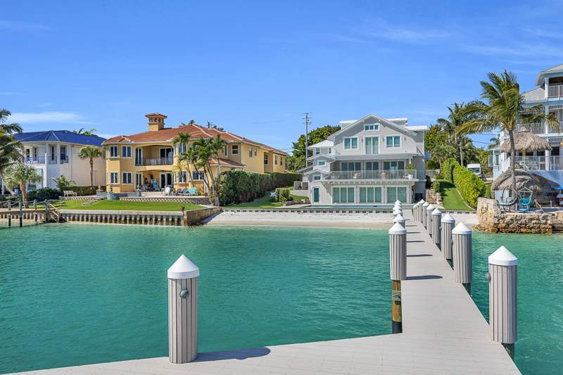 6 bedroom Single Family Residence at 18119 SE Federal Highway, Sandy Depths, Jupiter — photo 2