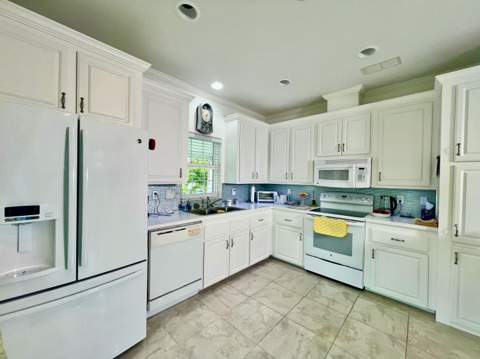 413 Hibiscus Drive, Deerfield Beach FL - photo 12 of 56