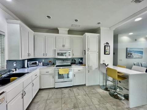 413 Hibiscus Drive, Deerfield Beach FL - photo 13 of 56