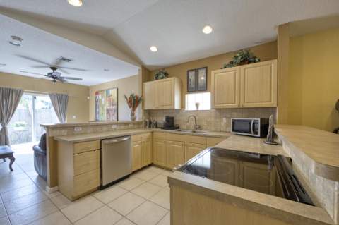 416 Circle Drive, Boynton Beach FL - photo 7 of 25