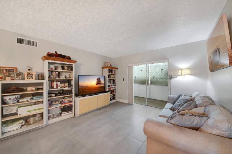 2 bedroom Condominium at 2812 S Garden Drive #109, Lake Clarke Gardens Condo 22, Lake Worth — photo 2