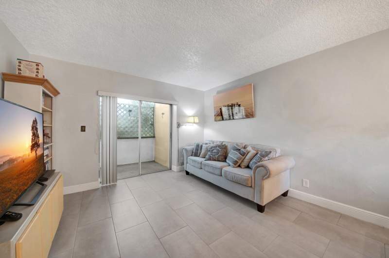 2 bedroom Condominium at 2812 S Garden Drive #109, Lake Clarke Gardens Condo 22, Lake Worth — photo 3