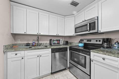 213 Brittany #E, Delray Beach FL - photo 12 of 39