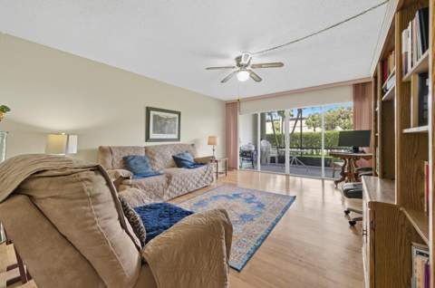 3075 Gardens East Drive #14, Palm Beach Gardens FL - photo 15 of 24