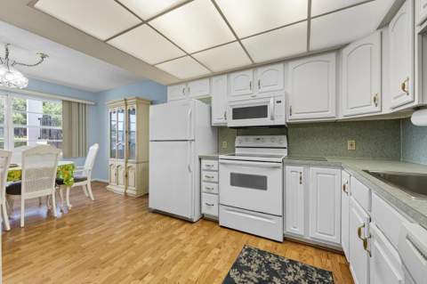 3075 Gardens East Drive #14, Palm Beach Gardens FL - photo 8 of 24