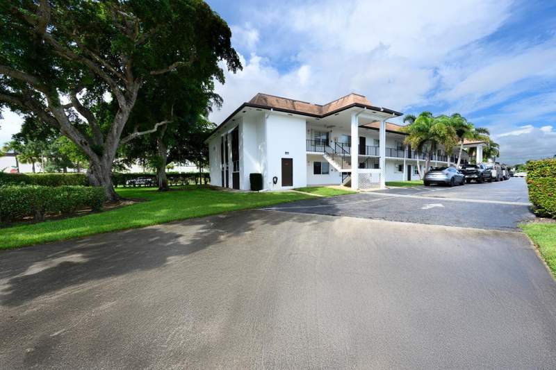 2 bedroom Condominium at 3075 Gardens East Drive #14, Royal Point Manor East Condo, Palm Beach Gardens — photo 4
