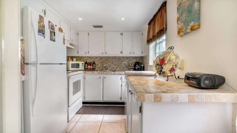 2 bedroom Condominium at 239 Windsor K, WINDSOR A THRU S CONDOS, West Palm Beach — photo 2