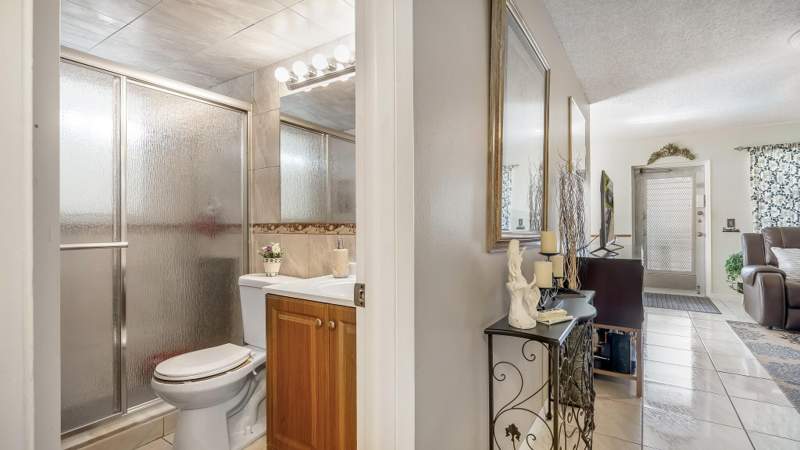 2 bedroom Condominium at 239 Windsor K, WINDSOR A THRU S CONDOS, West Palm Beach — photo 5
