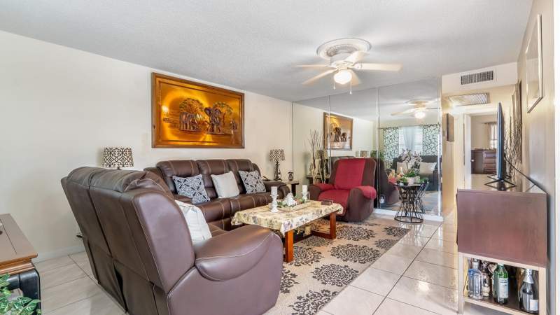 2 bedroom Condominium at 239 Windsor K, WINDSOR A THRU S CONDOS, West Palm Beach — photo 3