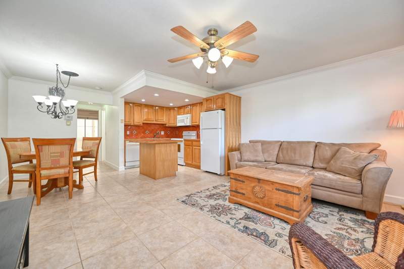 1 bedroom Condominium at 102 Coventry E #102, Century Village - Coventry Condo, West Palm Beach — photo 2