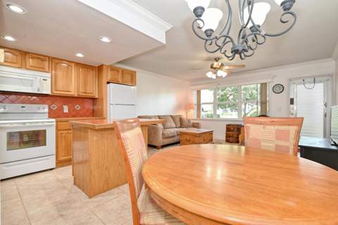 102 Coventry E #102, West Palm Beach FL - photo 7 of 19