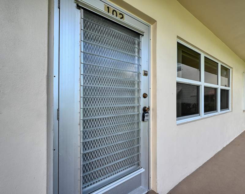 1 bedroom Condominium at 102 Coventry E #102, Century Village - Coventry Condo, West Palm Beach — photo 3