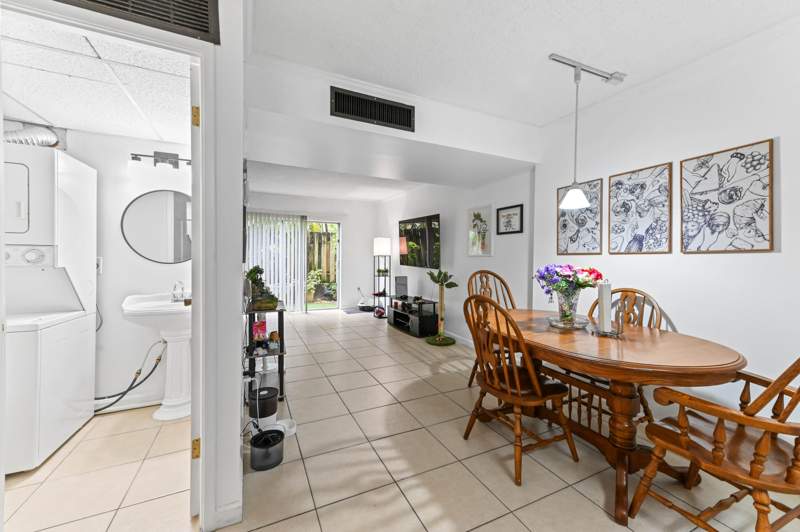 2 bedroom Townhouse at 803 W Oakland Park Boulevard #A7, Racquet Club, Oakland Park — photo 4