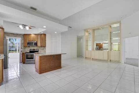 220 NW Bentley Circle, Port St. Lucie FL - photo 11 of 47