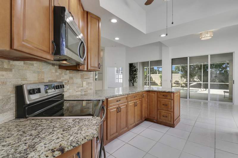 3 bedroom Single Family Residence at 220 NW Bentley Circle, Lakes At St Lucie West Plat No 22, Port St. Lucie — photo 5