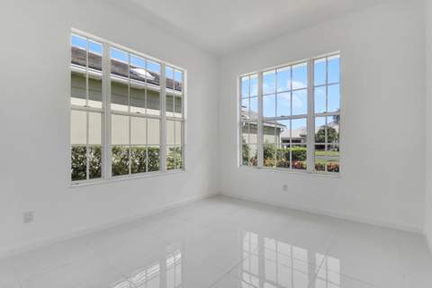 220 NW Bentley Circle, Port St. Lucie FL - photo 17 of 47