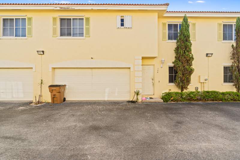 3 bedroom Townhouse at 176 SE 2nd Street, T H Jacksons Add To Deerfield, Deerfield Beach — photo 2