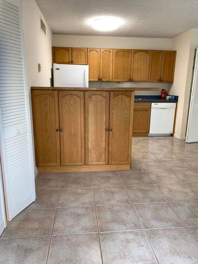 1 bedroom Condominium at 643 Executive Center Drive #Q-102, Eden Place, West Palm Beach — photo 4